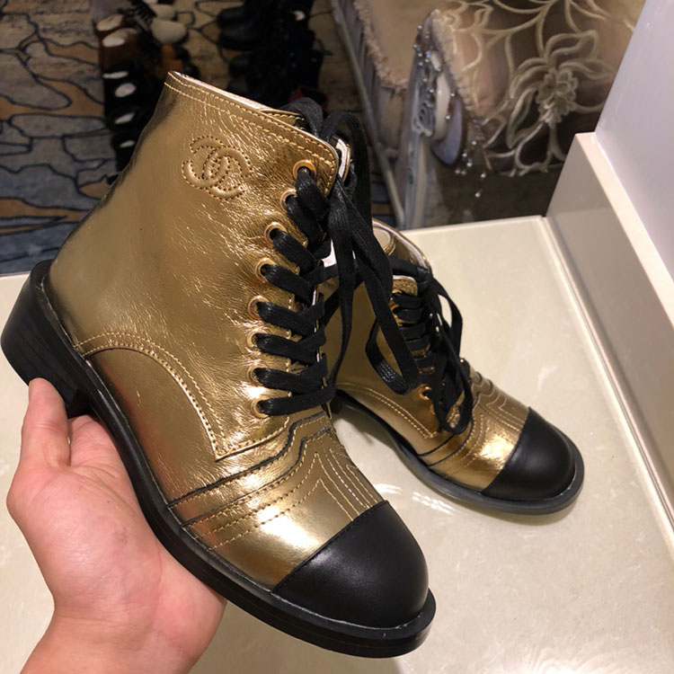 2019 chanle women Boots in Calfskin