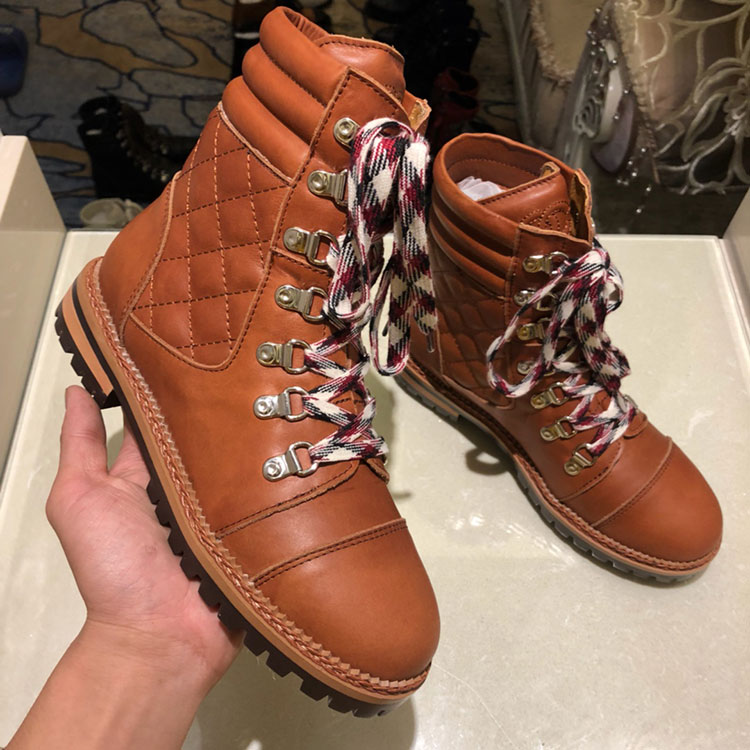 2019 chanle women Boots in Calfskin