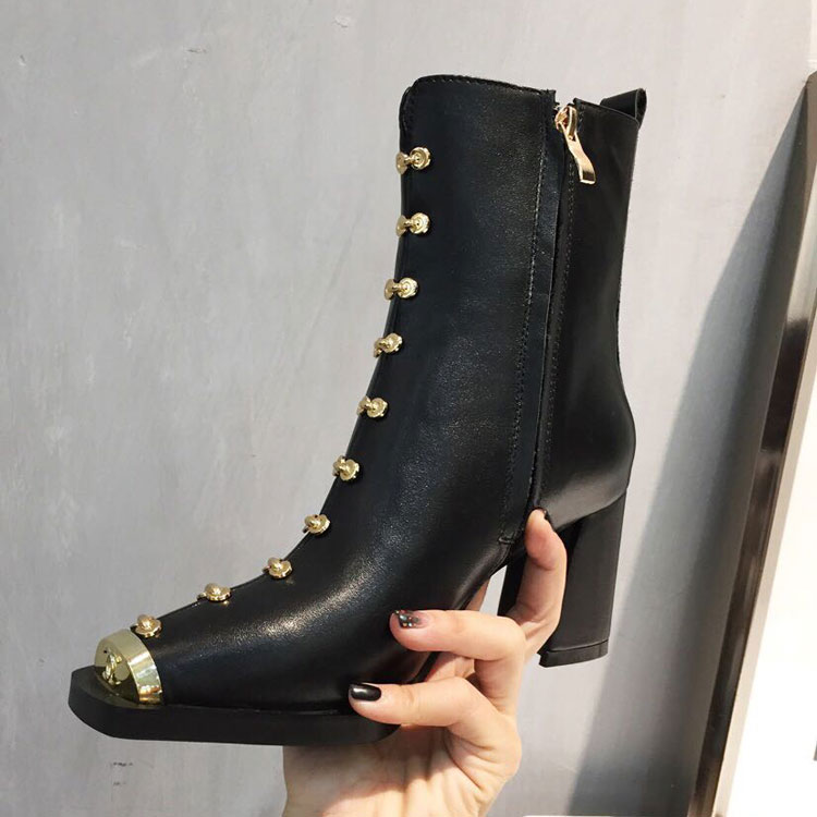 2019 chanle women Boots in Calfskin