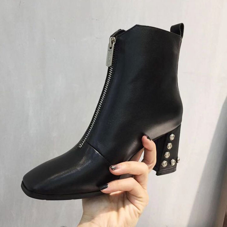 2019 chanle women Boots in Calfskin