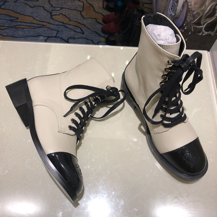 2019 chanle women Boots in Calfskin