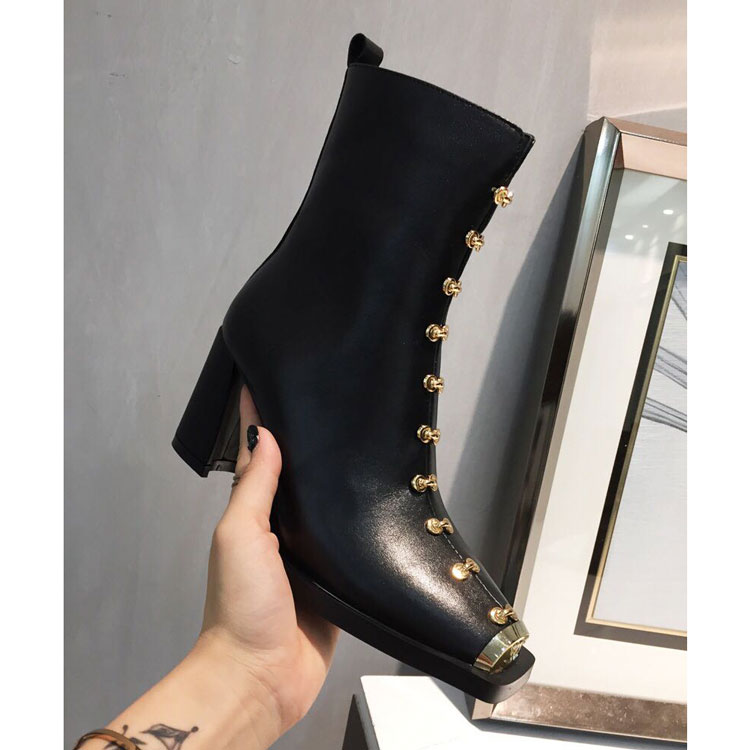 2019 chanle women Boots in Calfskin