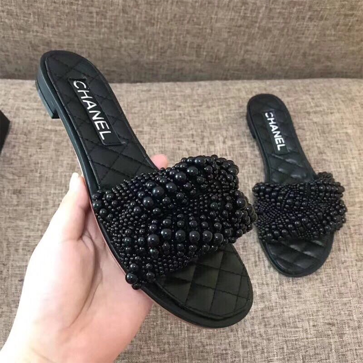 2019 chanle women Flat shoes in Calfskin