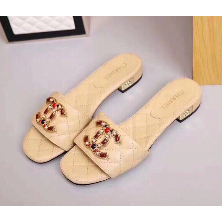 2019 chanle women Slippers in Lambskin