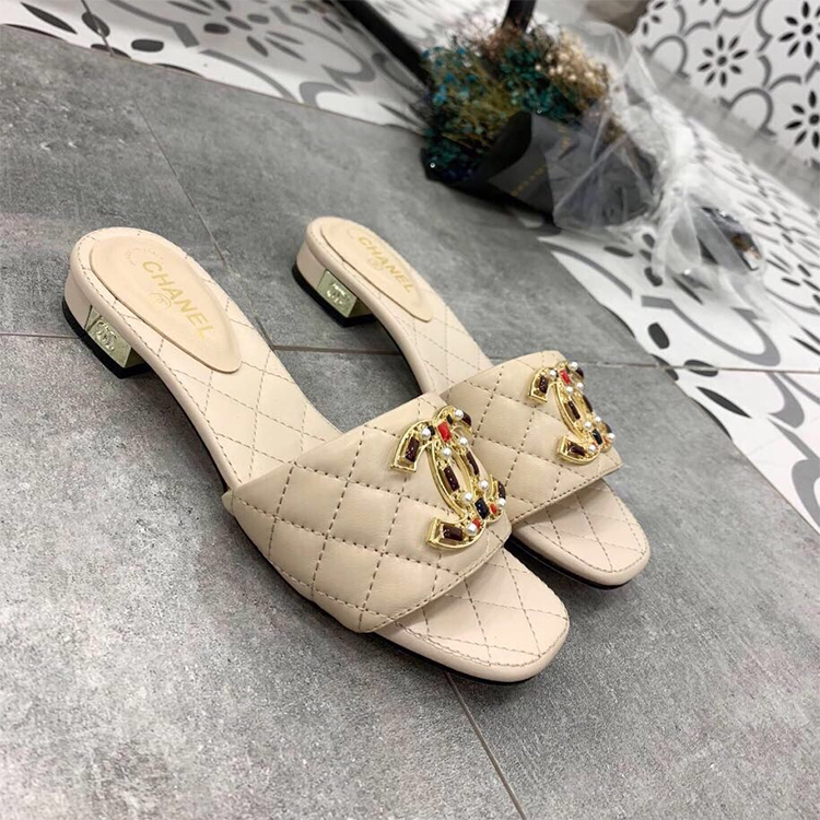 2019 chanle women Slippers in Lambskin