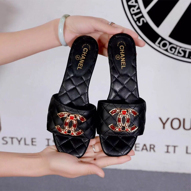 2019 chanle women Slippers in Lambskin