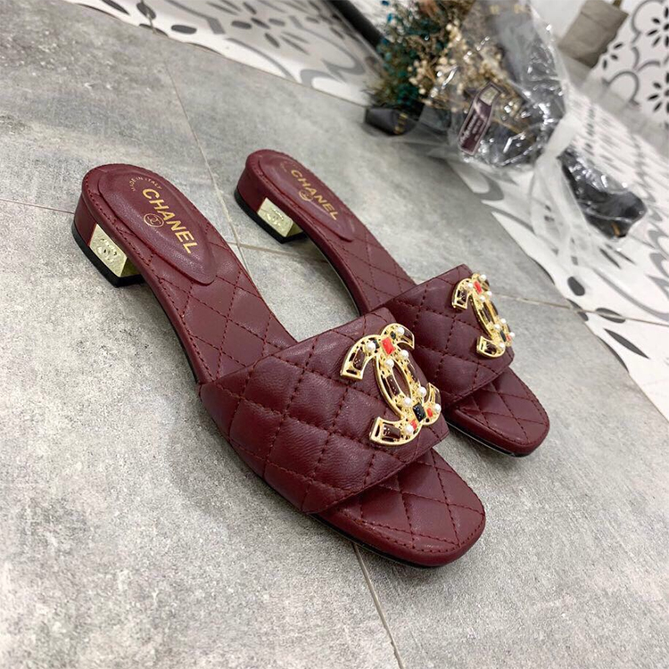 2019 chanle women Slippers in Lambskin