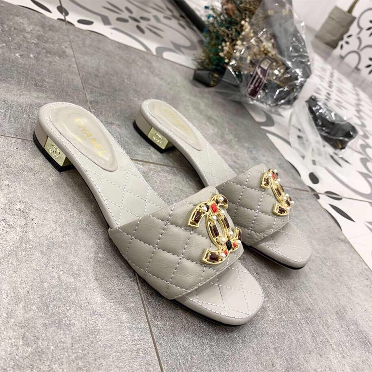 2019 chanle women Slippers in Lambskin