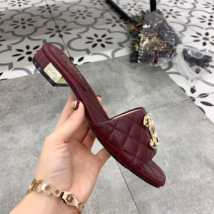 2019 chanle women Slippers in Lambskin