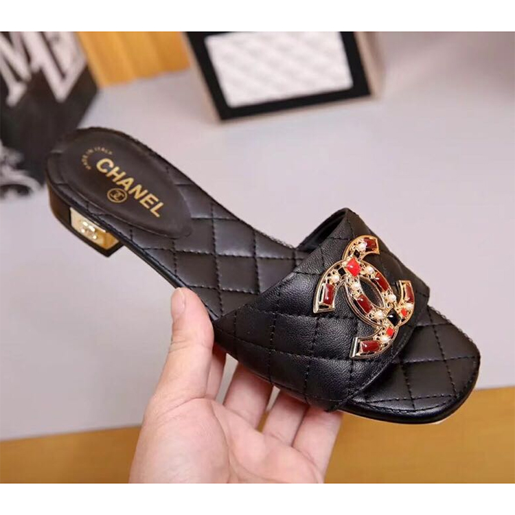 2019 chanle women Slippers in Lambskin