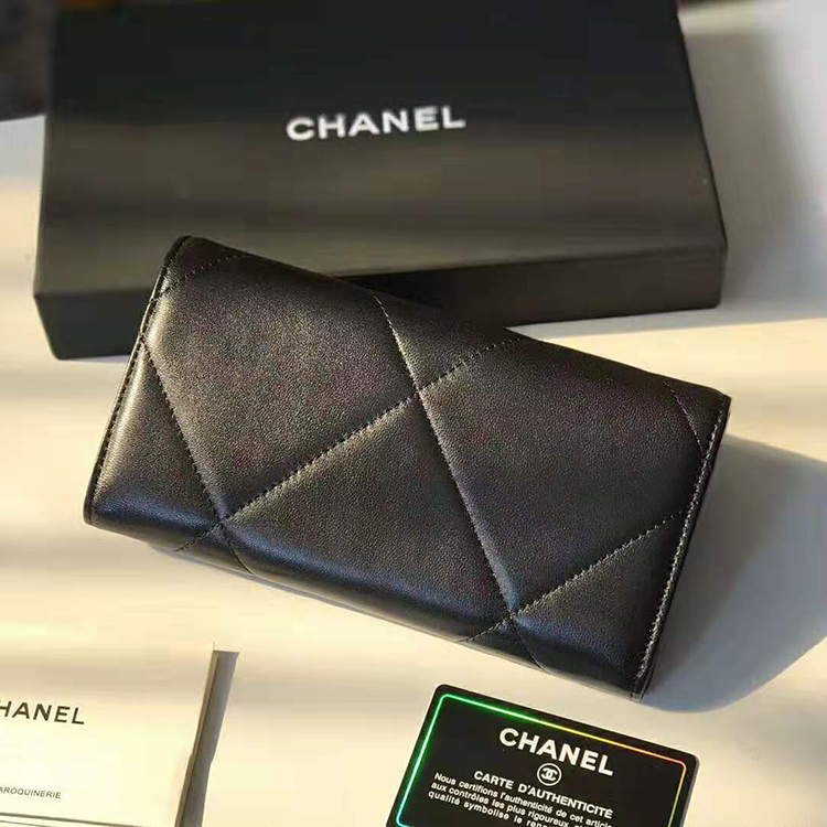 2020 Chanel 19 long flap wallet