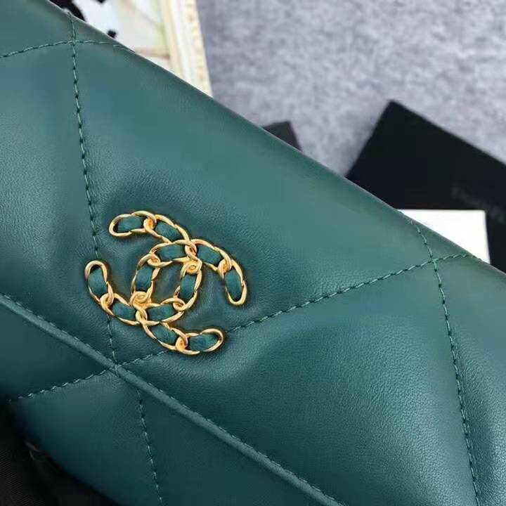 2020 Chanel 19 long flap wallet