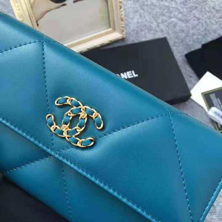 2020 Chanel 19 long flap wallet