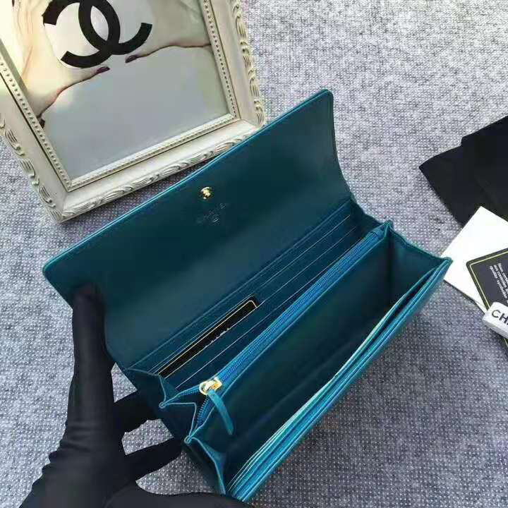 2020 Chanel 19 long flap wallet