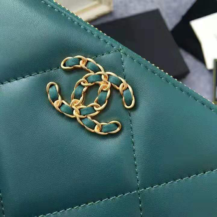 2020 Chanel 19 long zipped wallet