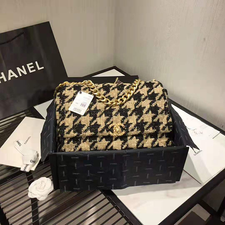 2020 Chanel 19 maxi flap bag