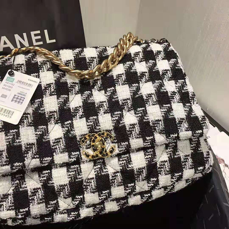 2020 Chanel 19 maxi flap bag