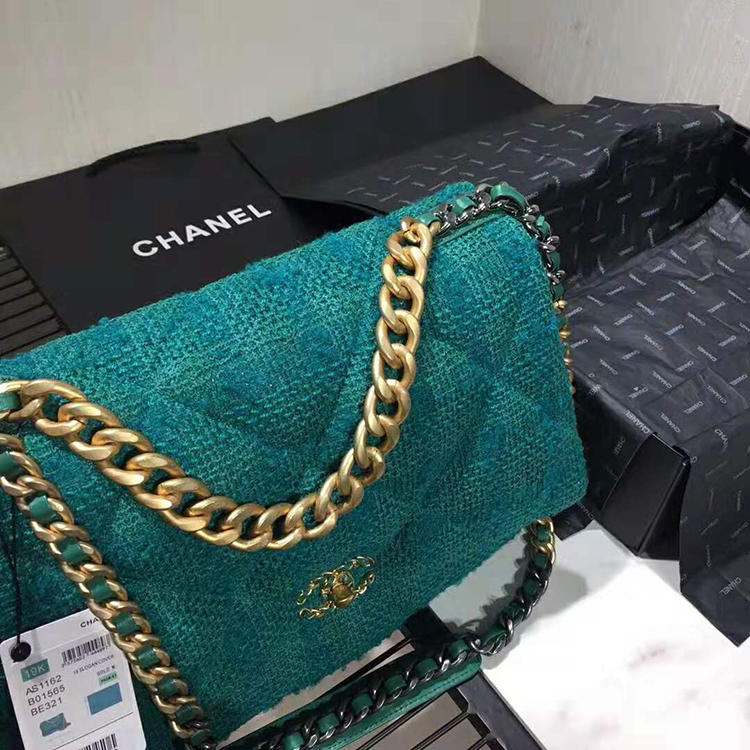 2020 Chanel 19 maxi flap bag