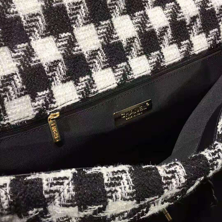 2020 Chanel 19 maxi flap bag