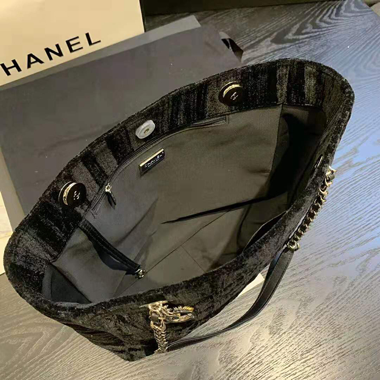 2020 Chanel Shoulder bag