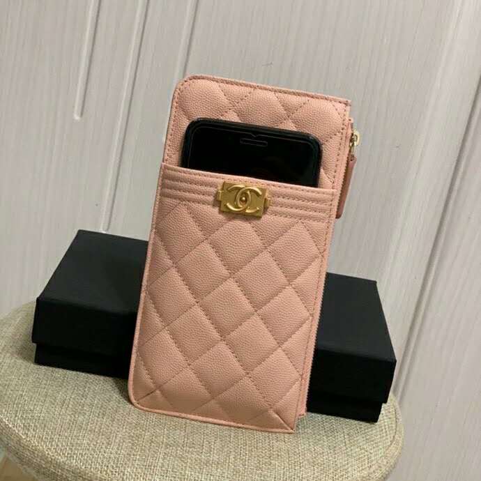 2020 Chanel boy chanel phone and card holder