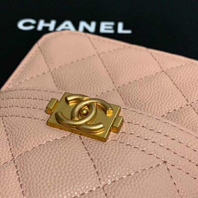 2020 Chanel boy chanel phone and card holder