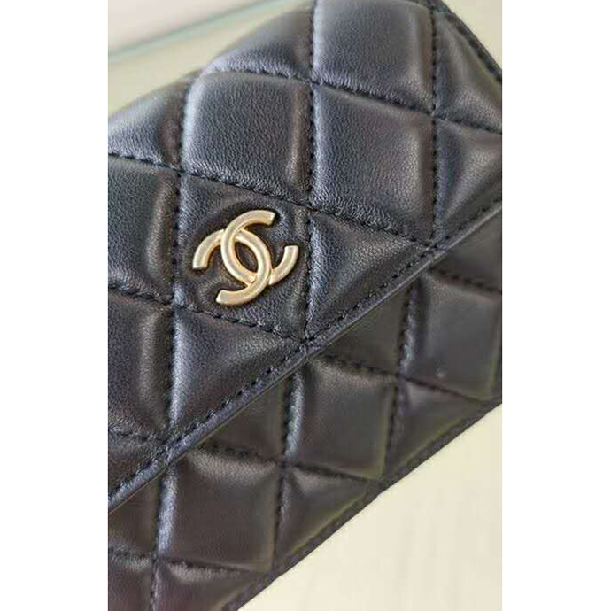 2020 Chanel clutch with chain