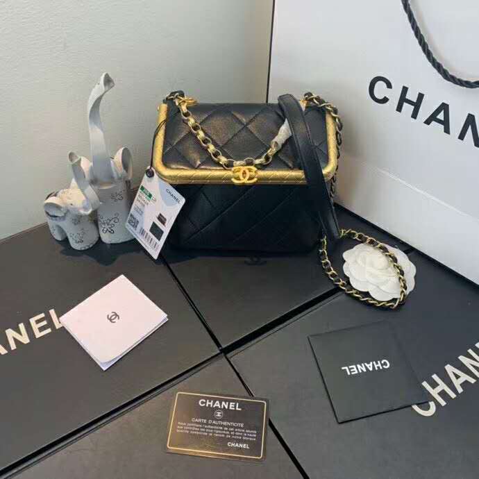 2020 Chanel kiss lock bag