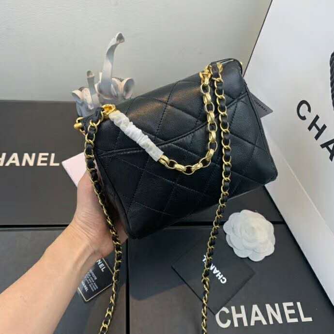 2020 Chanel kiss lock bag