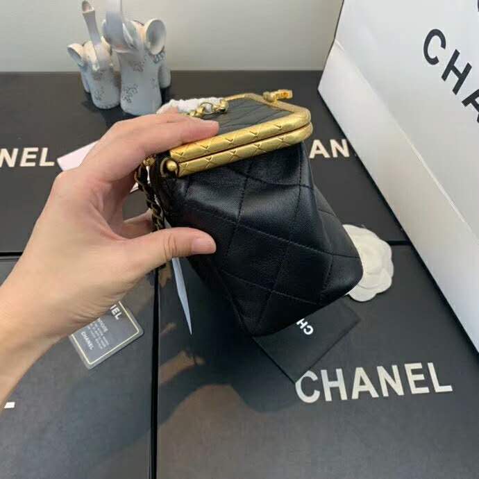 2020 Chanel kiss lock bag