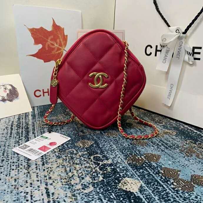 2020 Chanel small diamond bag