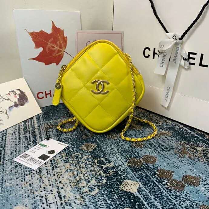 2020 Chanel small diamond bag