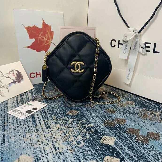 2020 Chanel small diamond bag