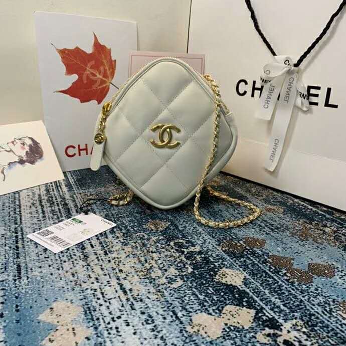 2020 Chanel small diamond bag