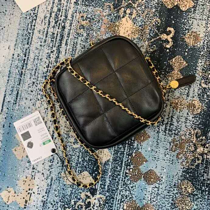 2020 Chanel small diamond bag