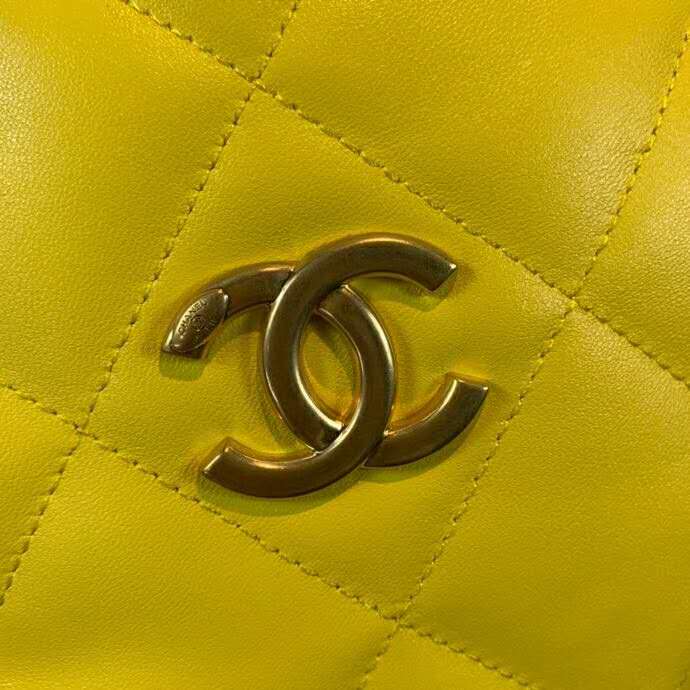 2020 Chanel small diamond bag