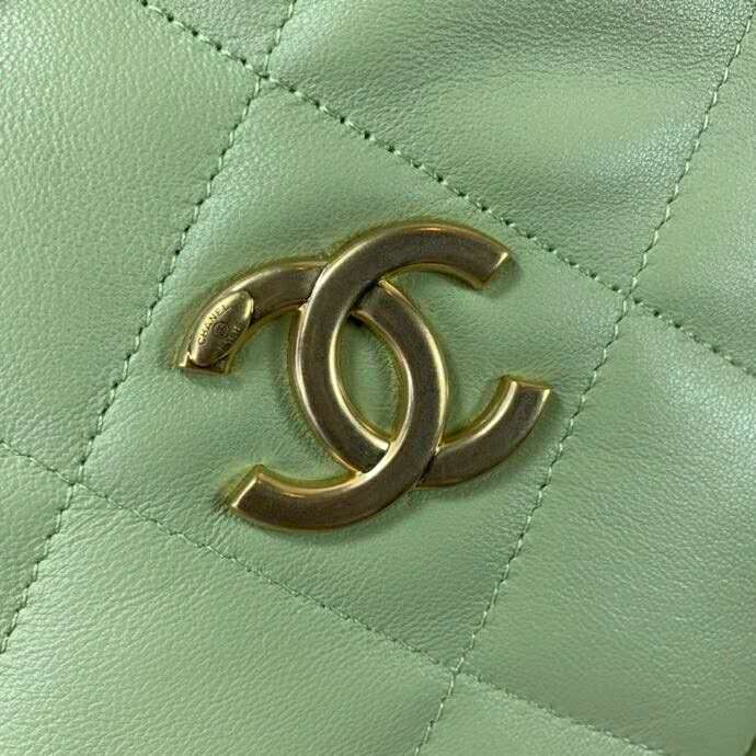 2020 Chanel small diamond bag