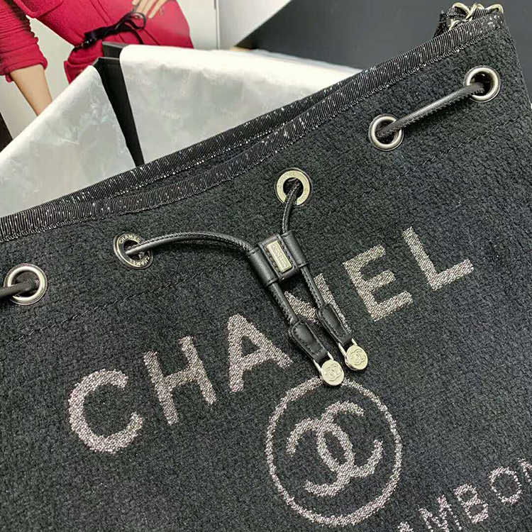 2020 Chanel small drawstring bag