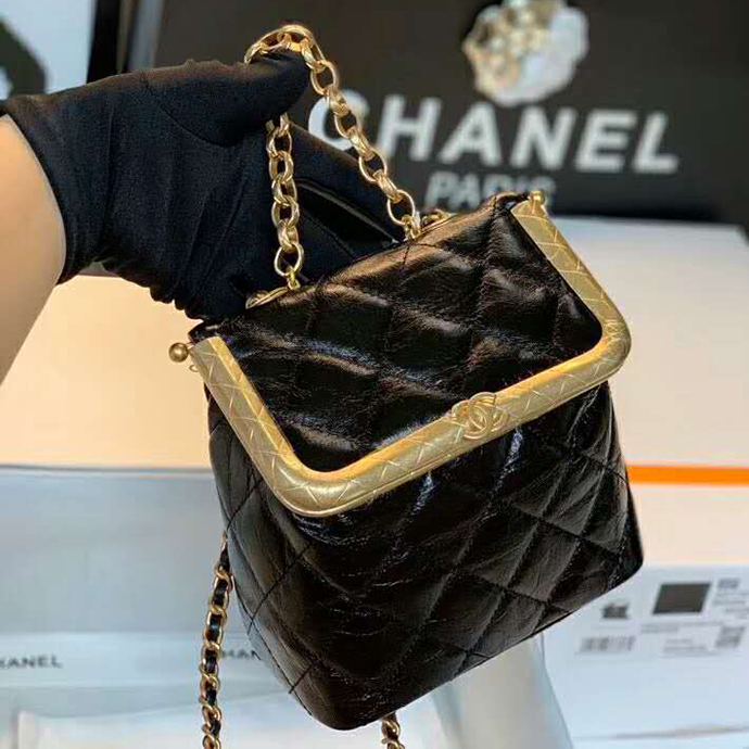 2020 Chanel small kiss-lock bag