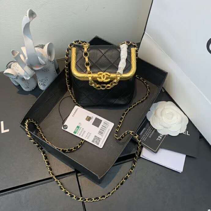 2020 Chanel small kiss lock bag