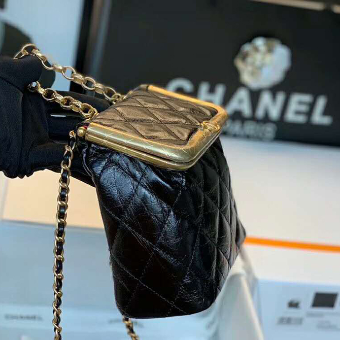 2020 Chanel small kiss-lock bag