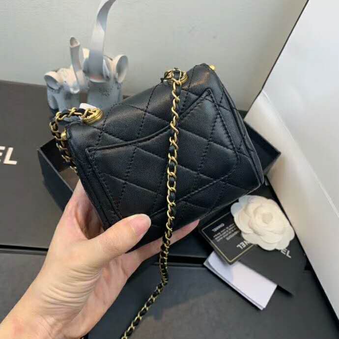 2020 Chanel small kiss lock bag