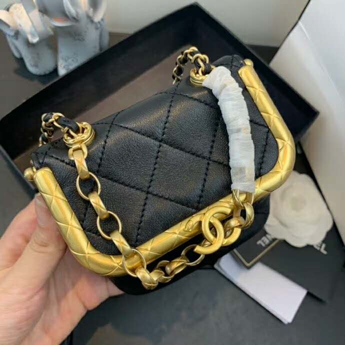 2020 Chanel small kiss lock bag