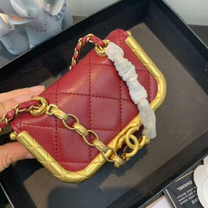 2020 Chanel small kiss lock bag