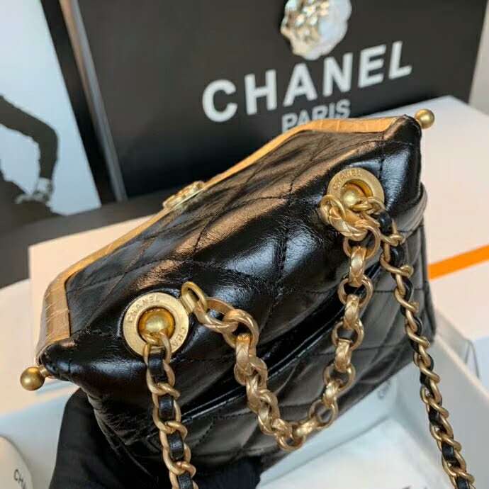 2020 Chanel small kiss-lock bag