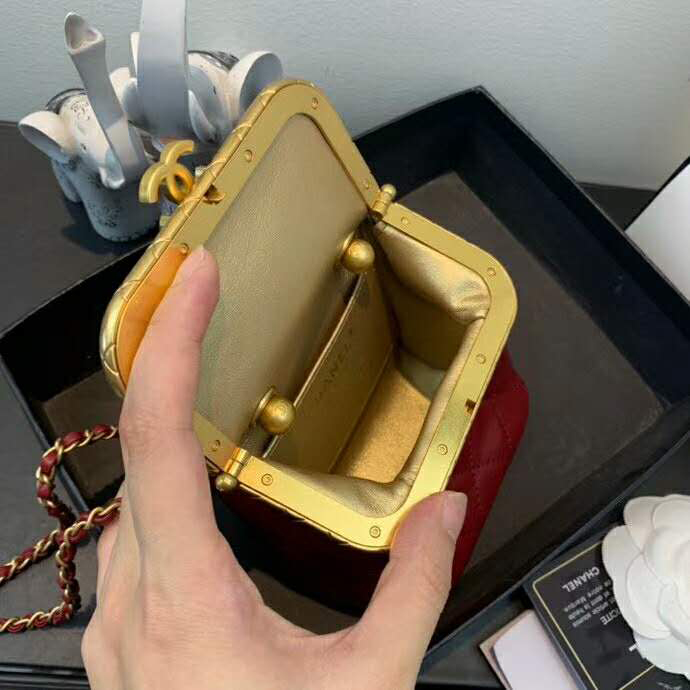 2020 Chanel small kiss lock bag