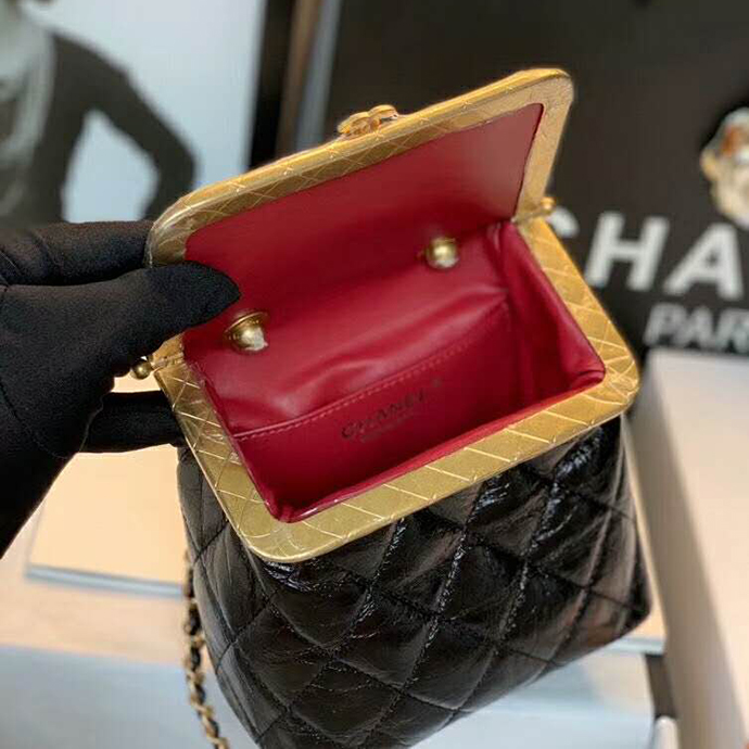 2020 Chanel small kiss-lock bag