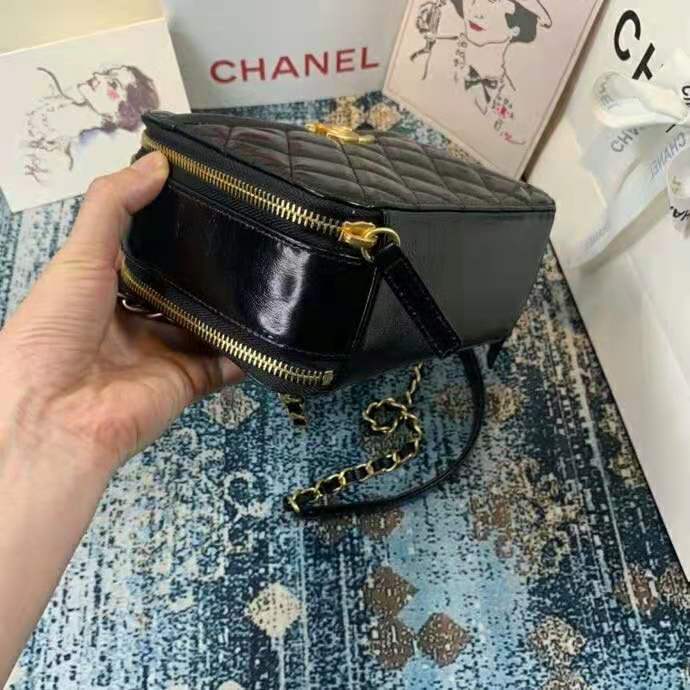 2020 Chanel vanity case