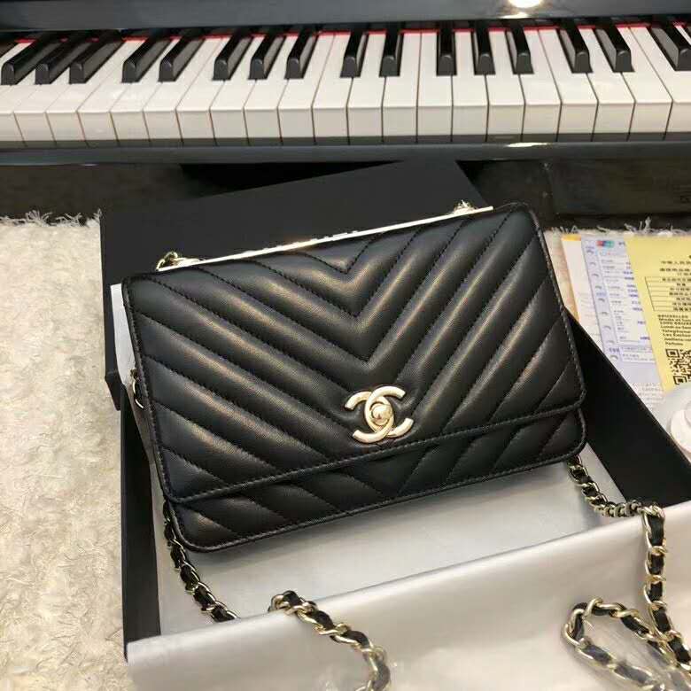 2020 Chanel wallet on chain