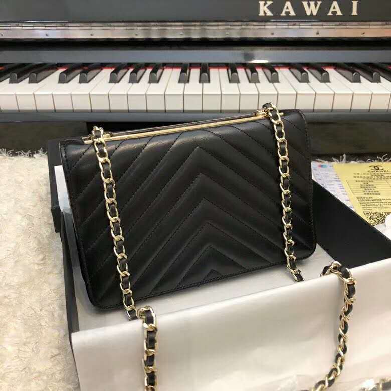 2020 Chanel wallet on chain